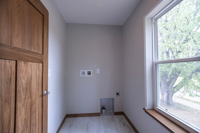 Building Photo - 3402 Green Pastures Ln