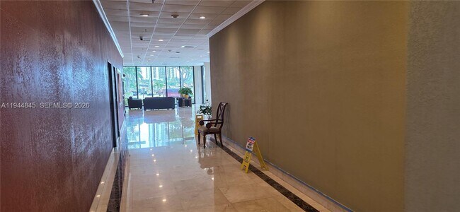 Building Photo - 400 Kings Point Dr