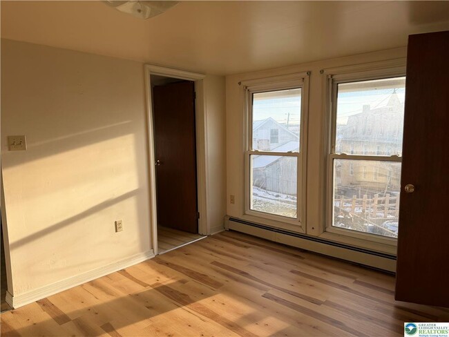 Building Photo - 4453 Main St