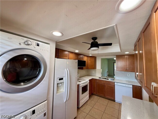 Building Photo - 1429 Cape Coral Pkwy W