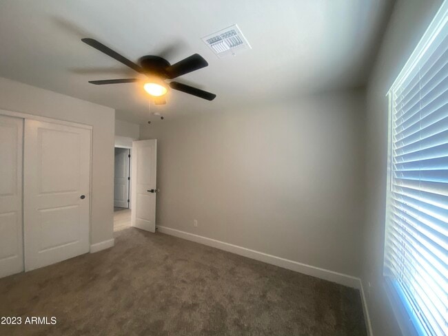 Building Photo - 4909 E Colonial Dr