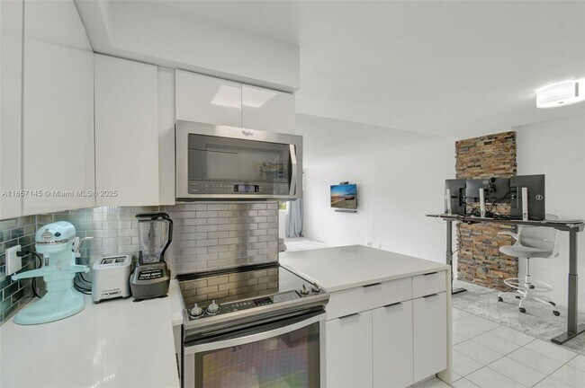 Building Photo - 111 Golden Isles Dr