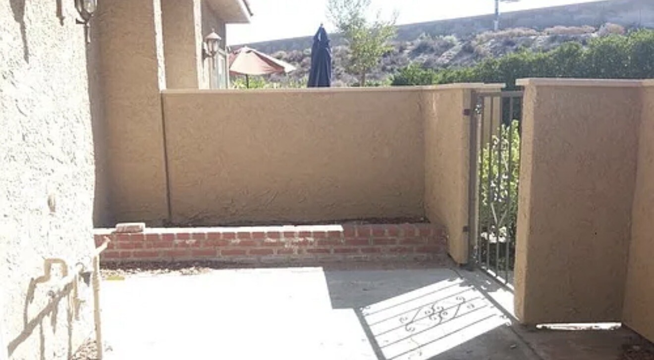 Building Photo - 17922 River Cir