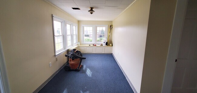 Building Photo - 159 Limerick Center Rd