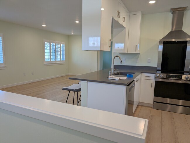 Building Photo - 2414 N Stevens St