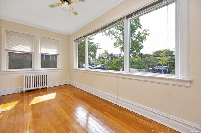 Building Photo - 20 Point Crescent