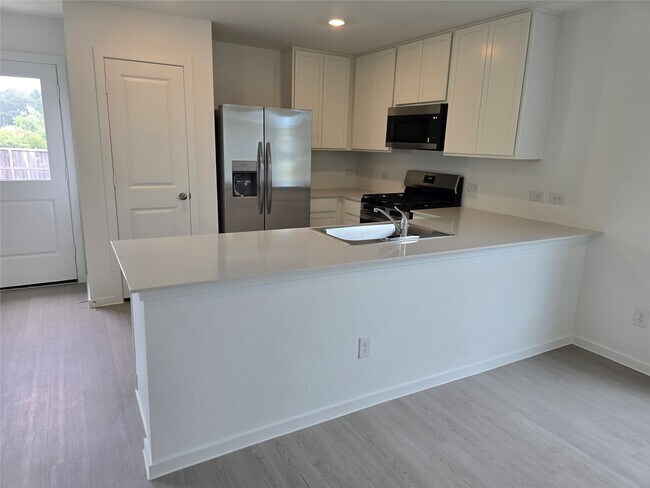 Building Photo - 25560 Blossom Ct