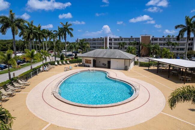 Building Photo - 1052 Hythe A