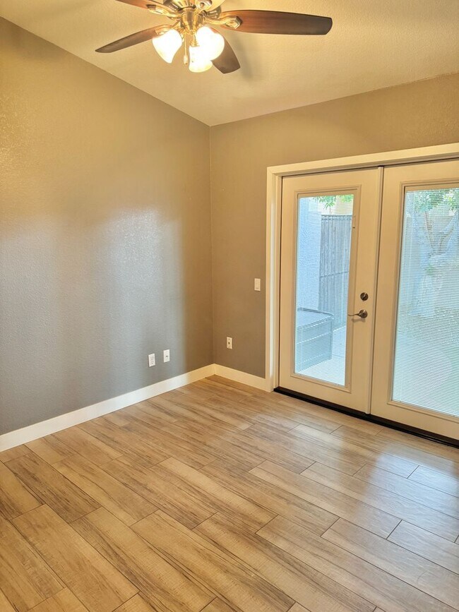 Building Photo - 1401 W Blue Ridge Ct