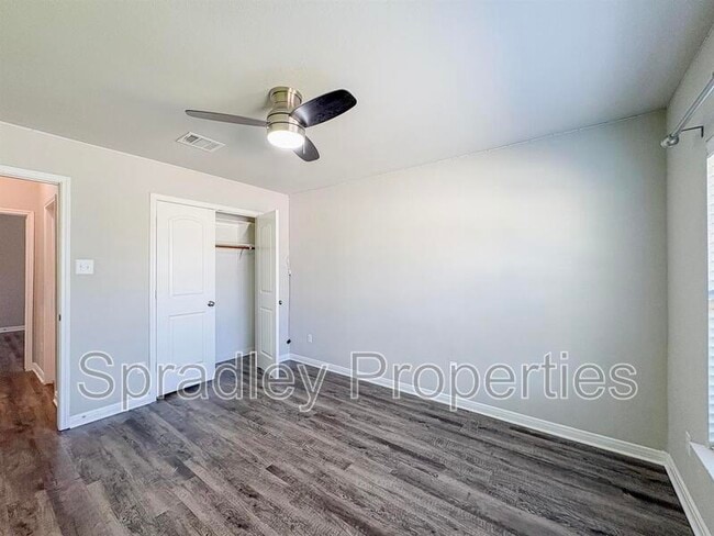 Building Photo - 1131 Kiskadee Branch Dr