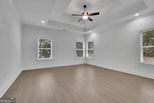 Building Photo - 6181 Shoreland Cir