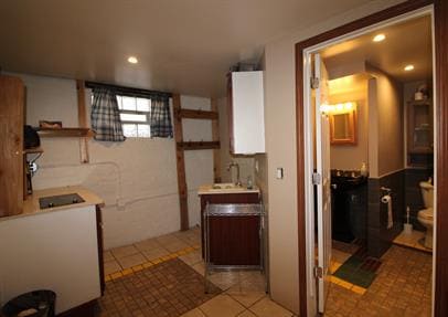 Building Photo - 811 E Pleasant St