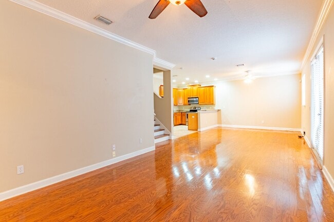 Building Photo - South Tampa 3 Bed / 2 Bath / 1 Car Garage ...