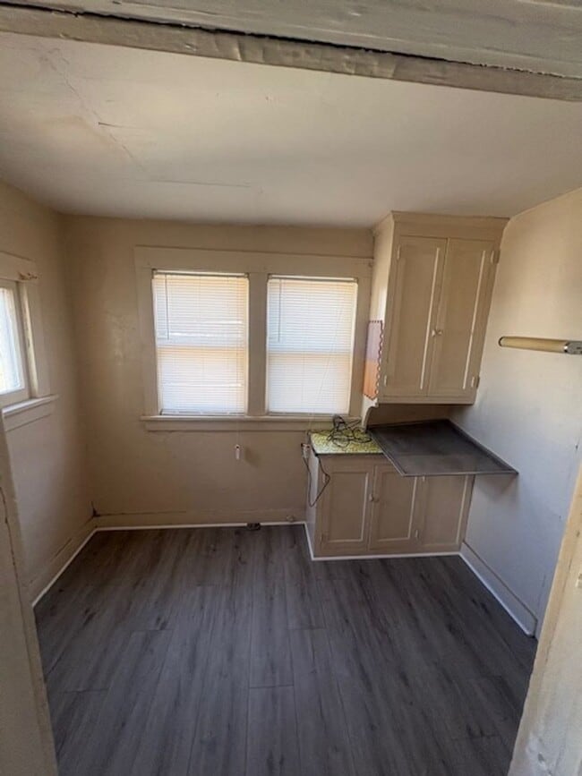 Building Photo - 2210-2212 N Knoxville Ave