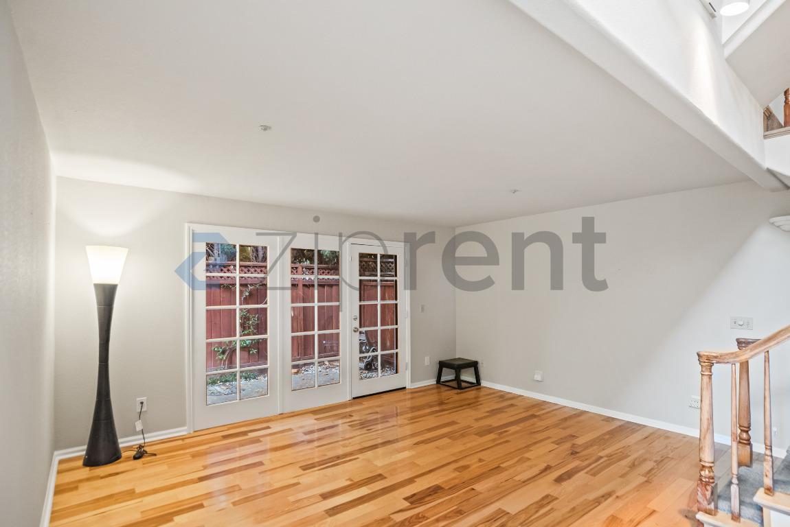 Building Photo - Unit