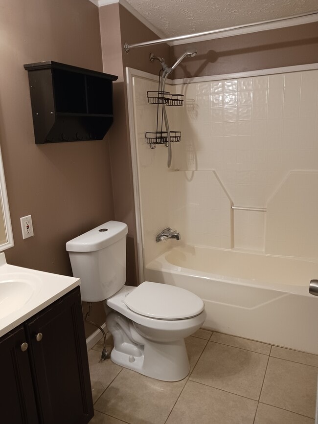 2nd bathroom - 3091 Adayah Dr