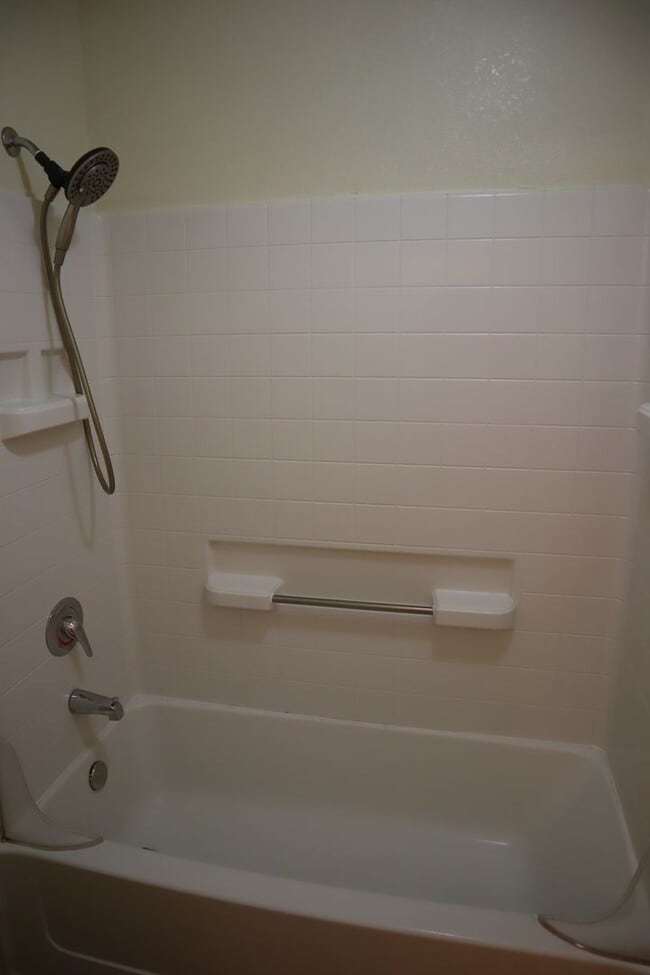 Building Photo - Great home great price