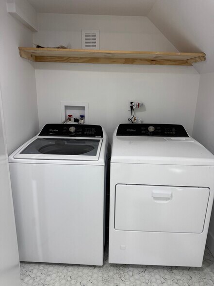 Building Photo - 231 Sixth Ave