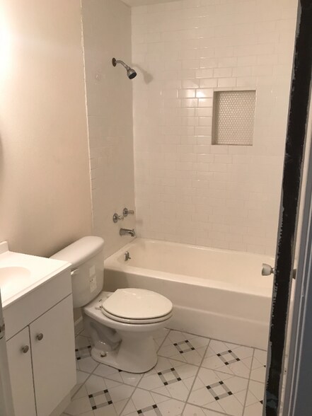 Building Photo - 101 Carole Dr