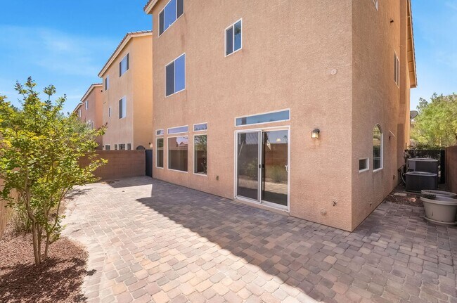 Building Photo - Upgraded Tri-Level Home on a Cul-de-Sac Lot in Southwest