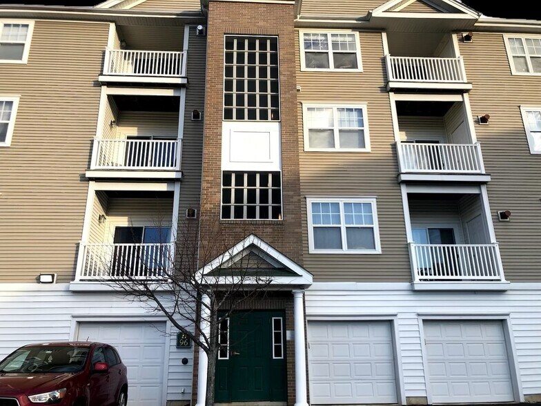 Exterior of building - 96 Mill St