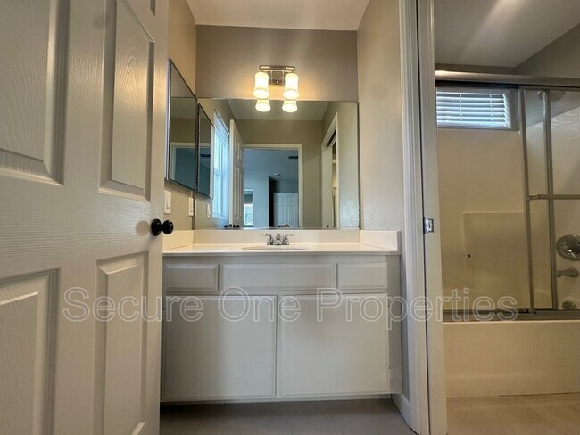 Building Photo - 379 Westlake Vista Ln