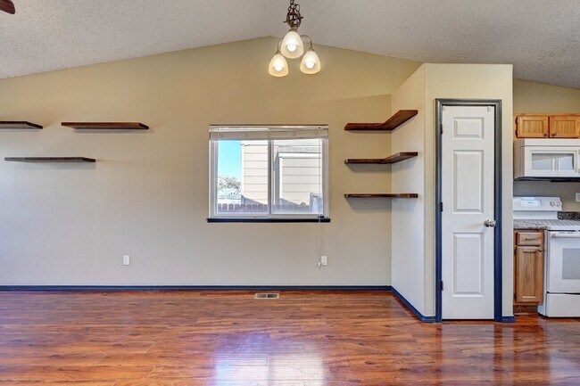 Building Photo - $2,100.00 - 3 bedroom, 2 bathroom, Single ...