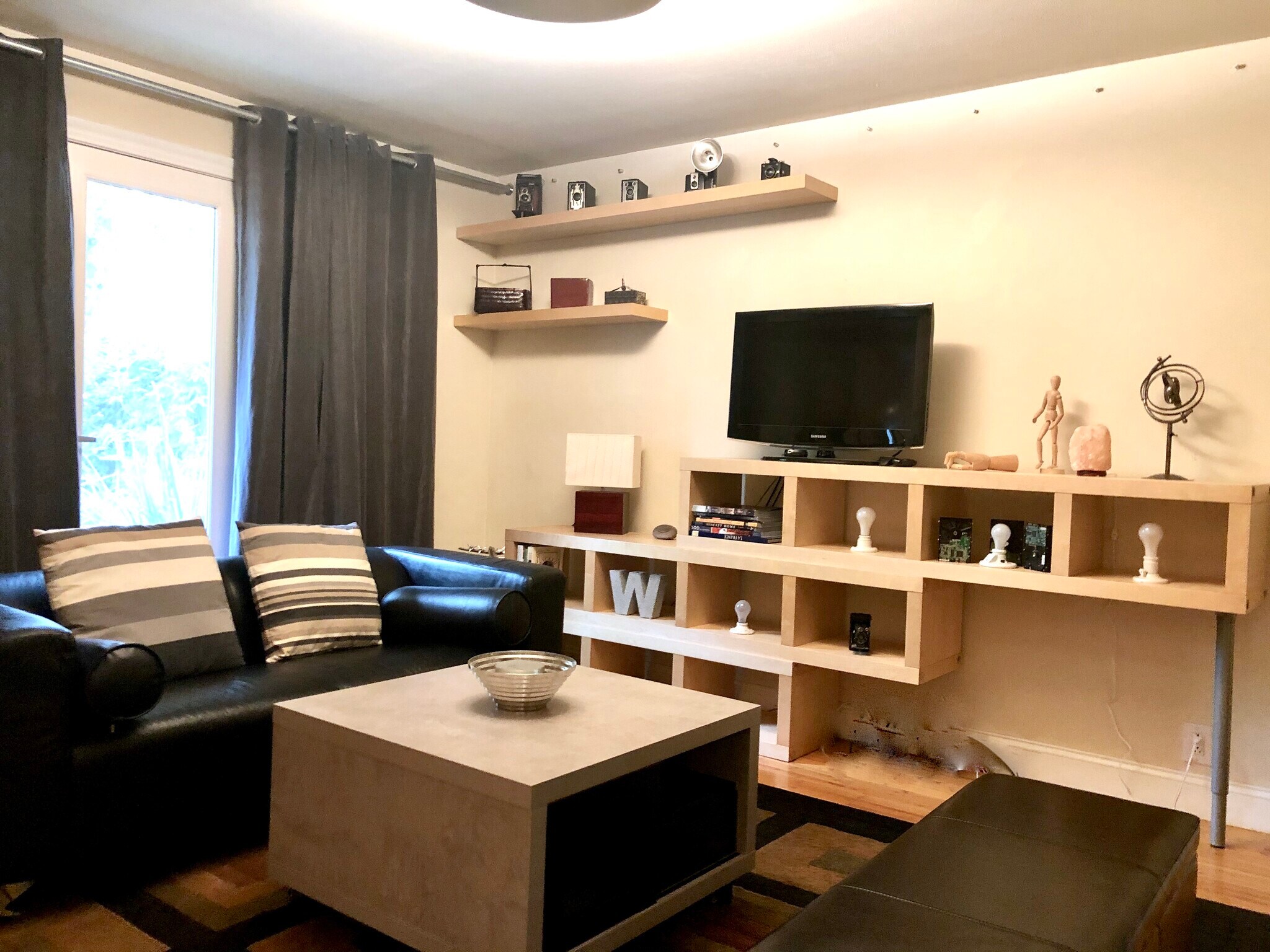 Living room/bedroom - 4634 18th St