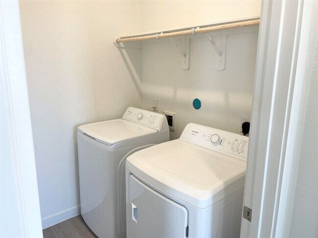 Building Photo - 6423 Symphony Wave Dr