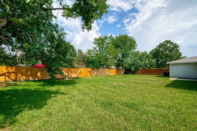 Building Photo - 8619 Valley Meadow Dr
