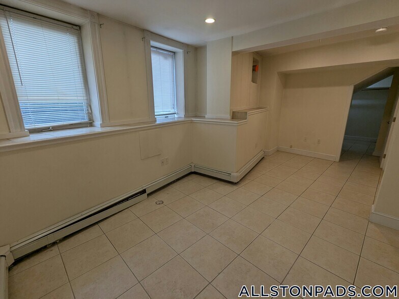 Building Photo - 33 Walbridge St