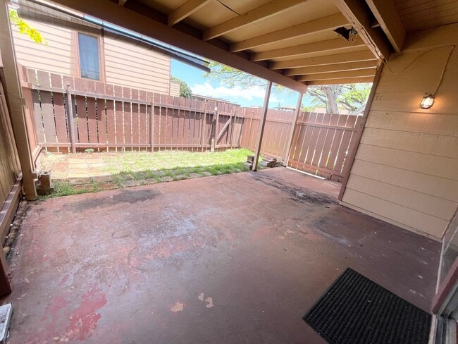 Building Photo - Well Maintained 3 Bed, 2.5 Bath Townhome i...