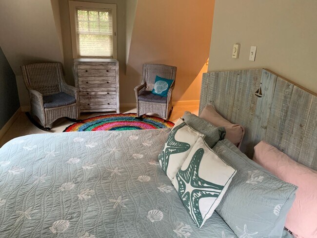 Building Photo - Charming 1BR House in Shelton