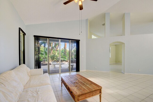 Building Photo - 9185 Baybury Ln