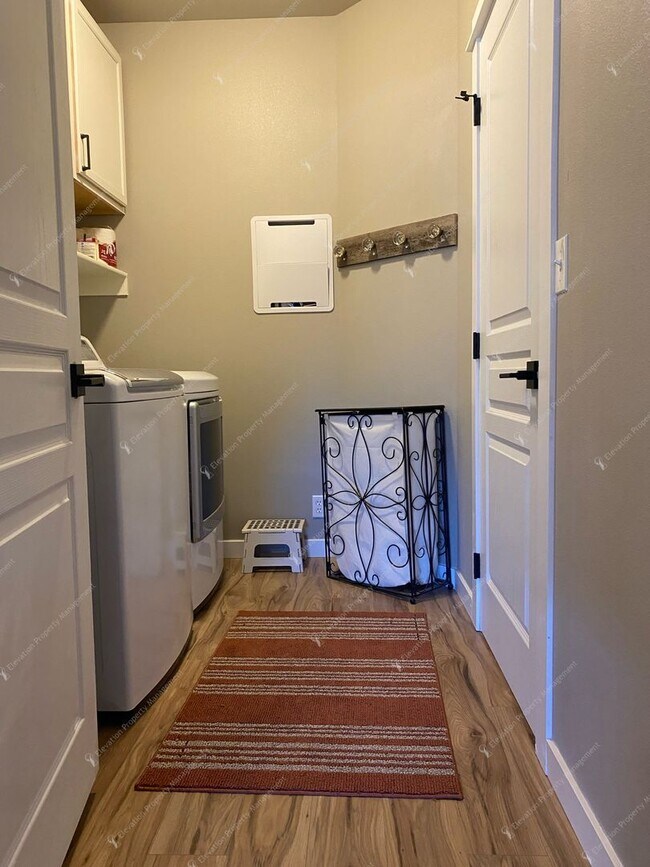 Building Photo - **UNFURNISHED**Beautiful Single-Level 3BR -2BA Home Near Redmond’s Upcoming Recreation Center