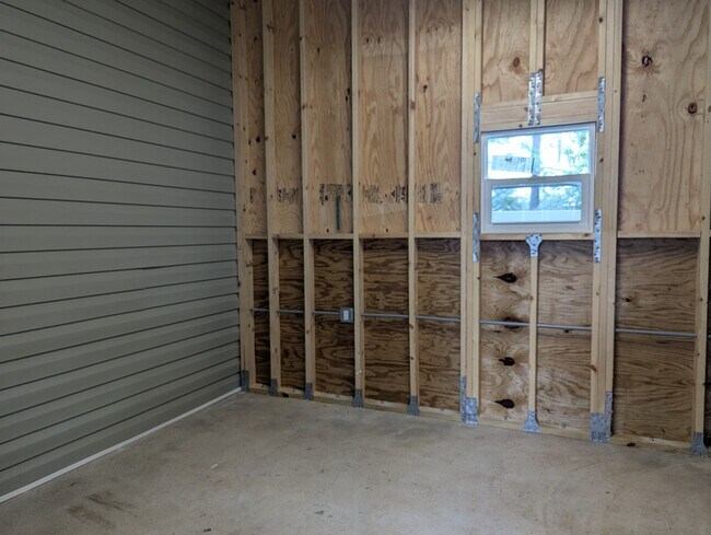 Building Photo - 602 Choo Choo Ln