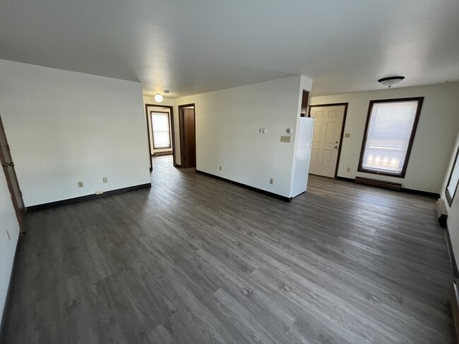 Building Photo - 2421 Camelot Blvd