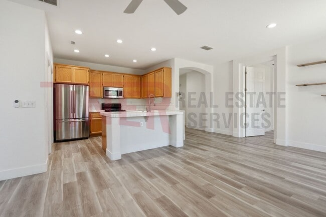 Building Photo - 2075 Larkflower Way