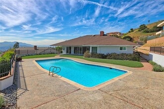 Building Photo - 1640 Cumberland Terrace