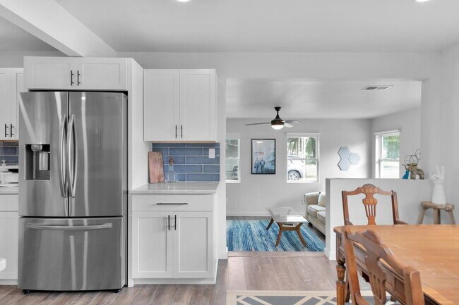 Building Photo - Charming 3-Bed home with 2.5 Baths in Fort Walton Beach – Your Ideal Coastal Retreat!