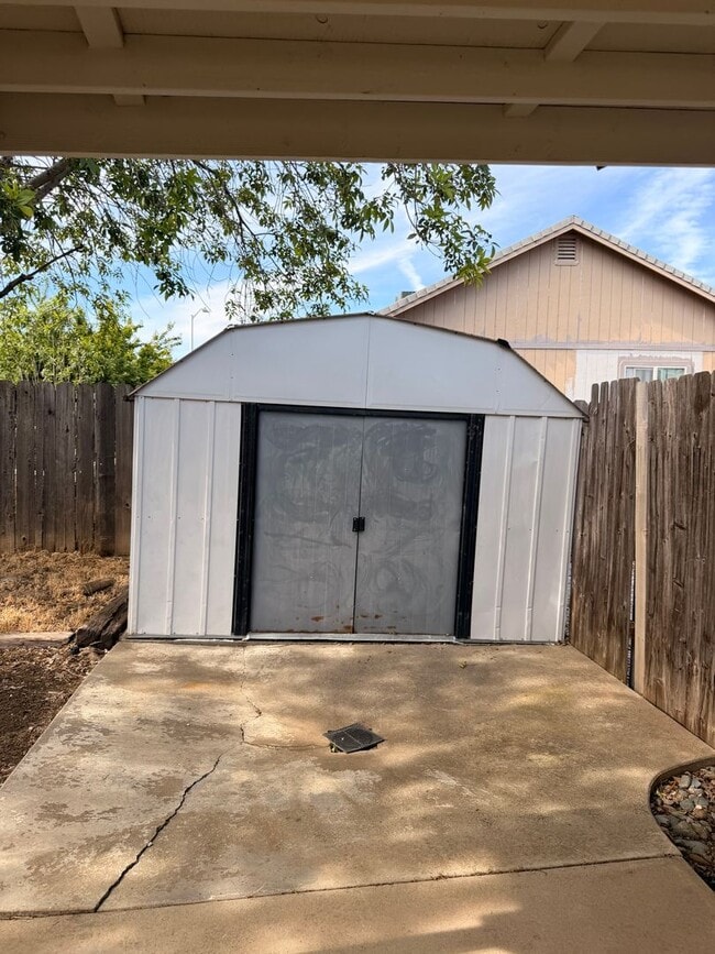 Building Photo - 3-bedroom, 2-bath home in great neighborhood!