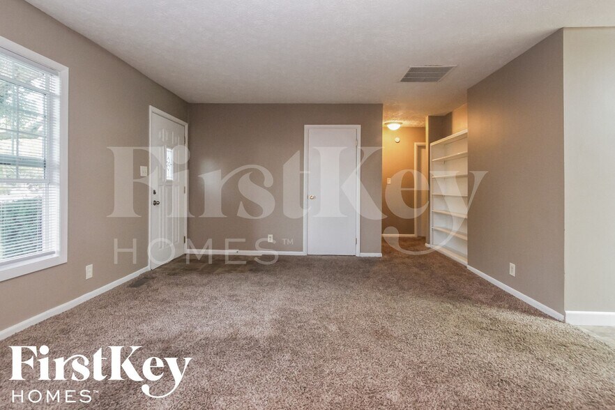 Building Photo - 376 Ticen St