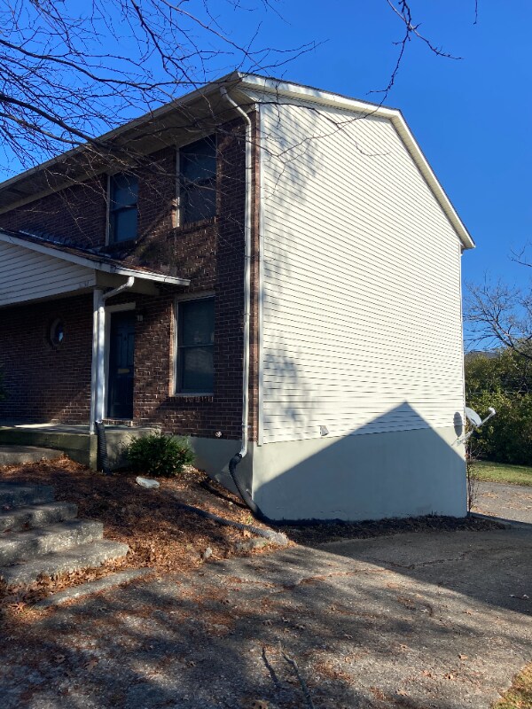 Building Photo - 3134 High Ridge Dr