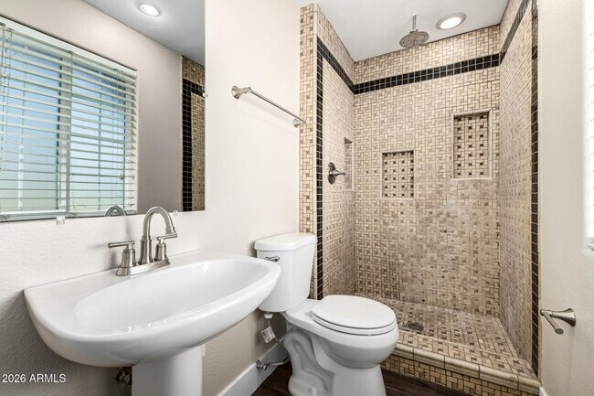 Building Photo - 7613 W Devonshire Ave