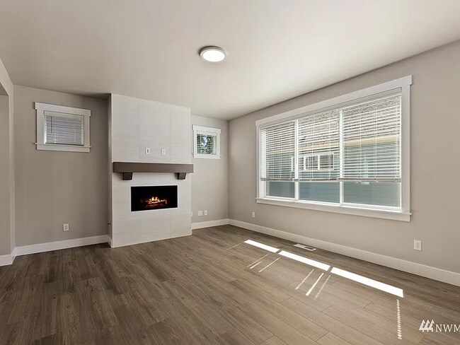 Building Photo - 19606 3rd Dr SE