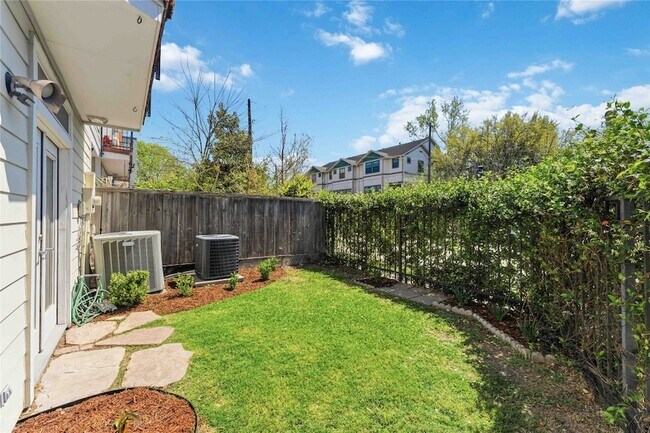 Building Photo - 1332 Fairview St