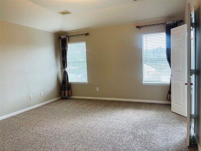 Building Photo - 2111 Castle Gardens Ln