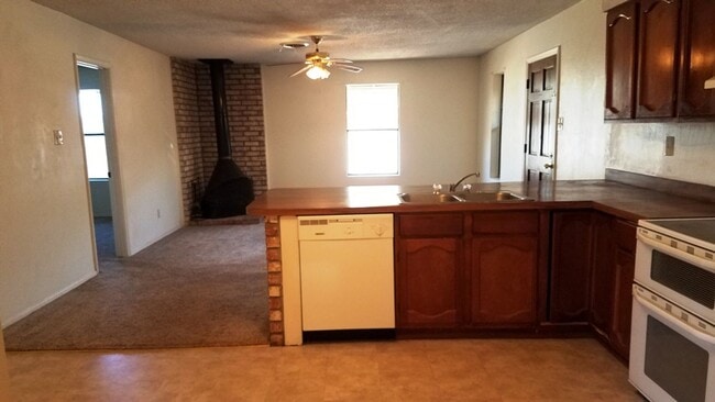 Building Photo - MILITARY ONLY.  2 Bdrm/2 Bath Apartment