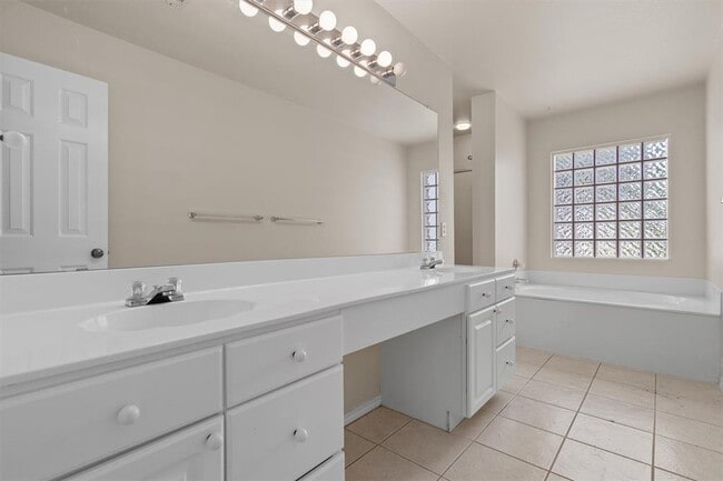 Building Photo - 201 Covala Dr