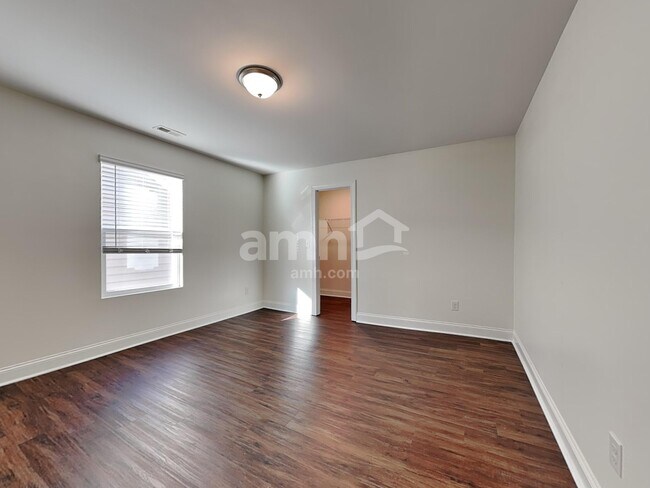 Building Photo - 515 McMillan Ln